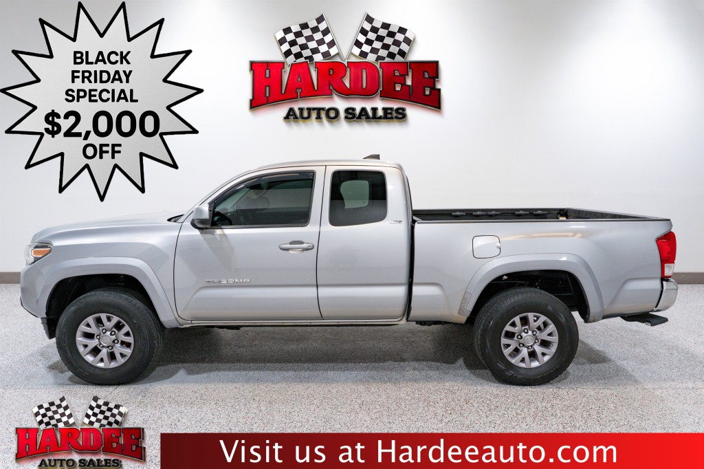 2017 Toyota Tacoma Image 1