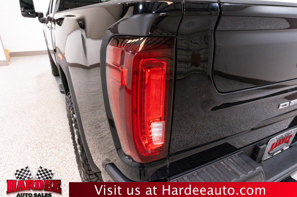 2023 GMC Sierra 3500 Image 9