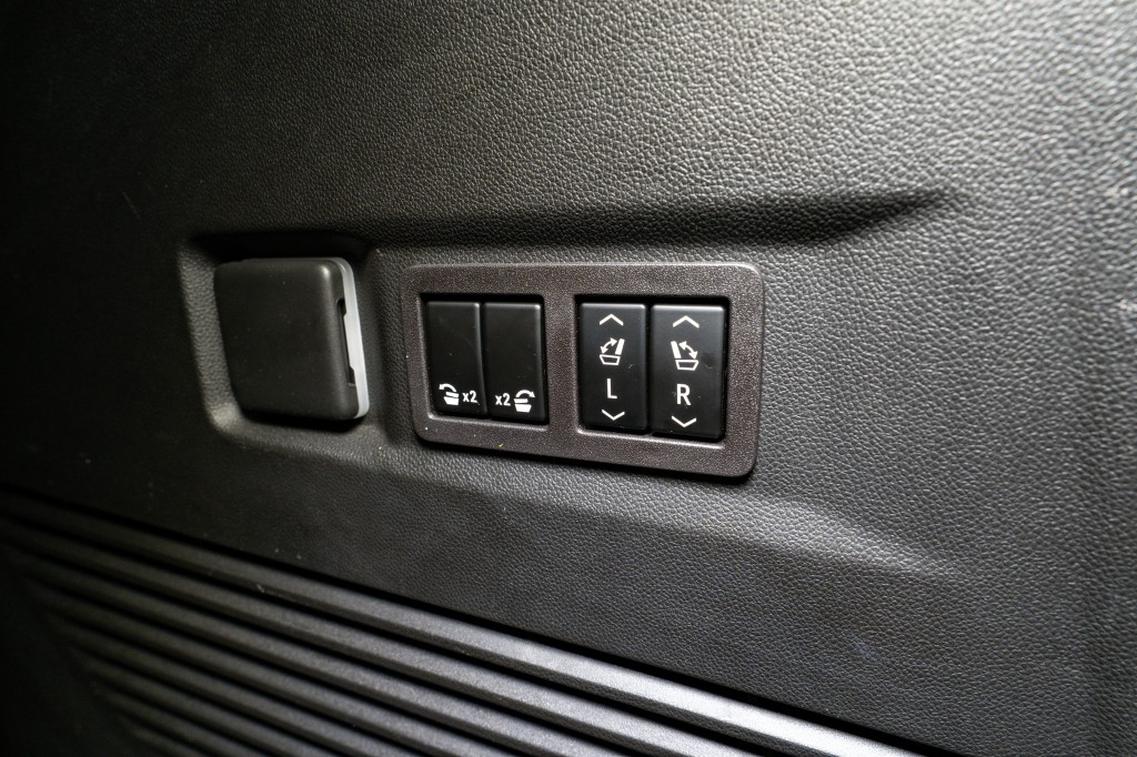 2024 GMC Yukon Image 40