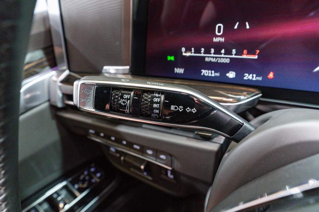2025 Cadillac Escalade Image 36