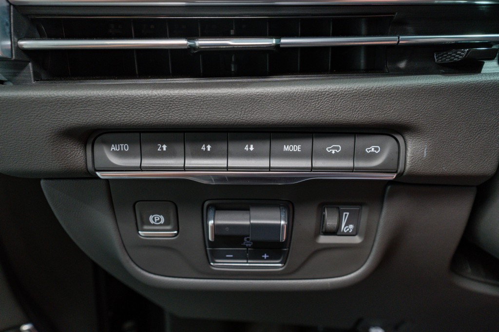 2025 Cadillac Escalade Image 38