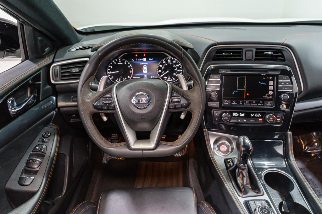 2022 Nissan Maxima Image 11