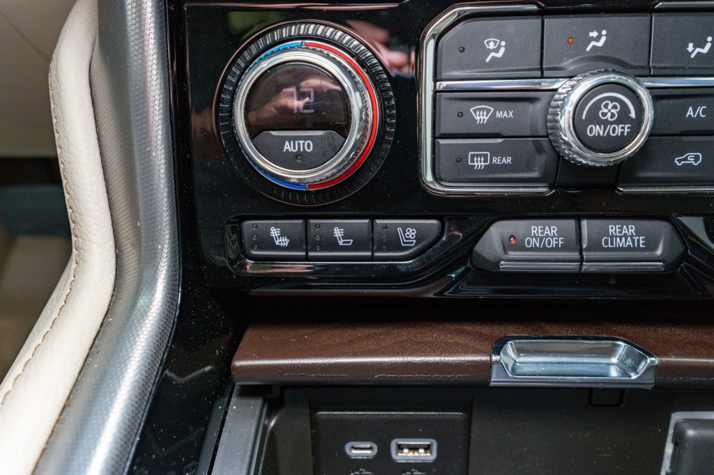 2022 GMC Yukon Image 25