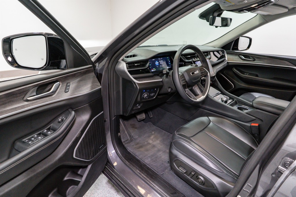 2023 Jeep Grand Cherokee Image 11