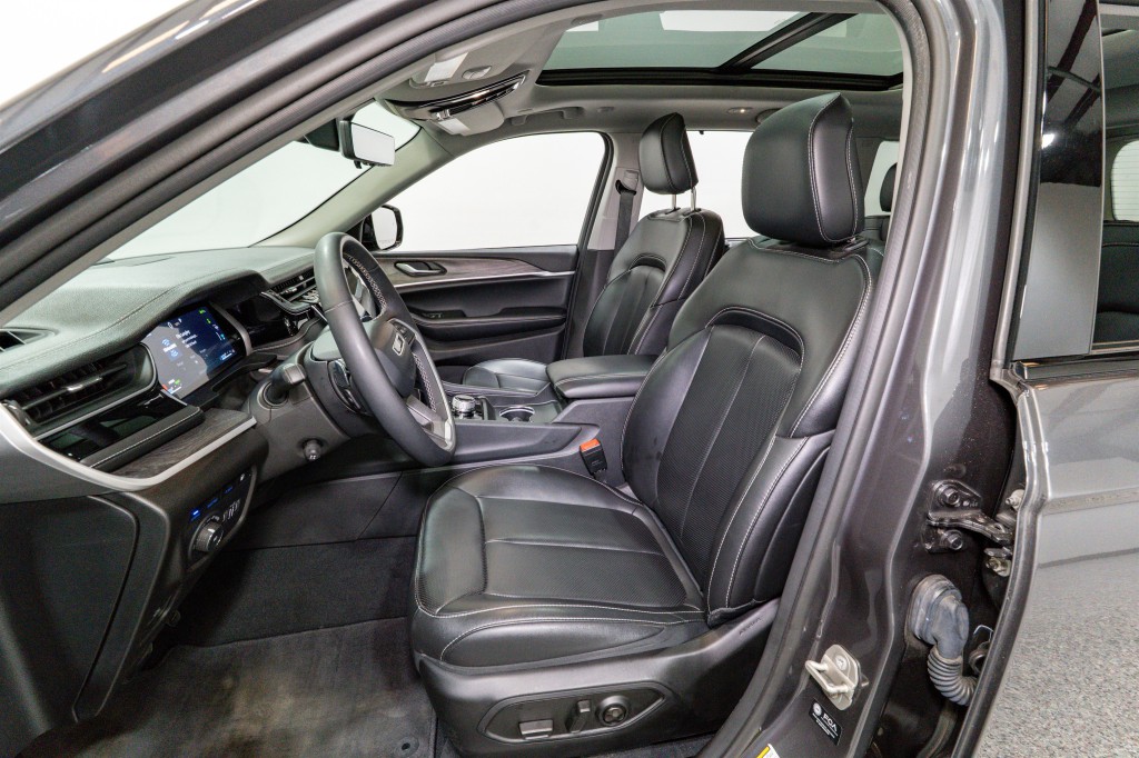 2023 Jeep Grand Cherokee Image 16