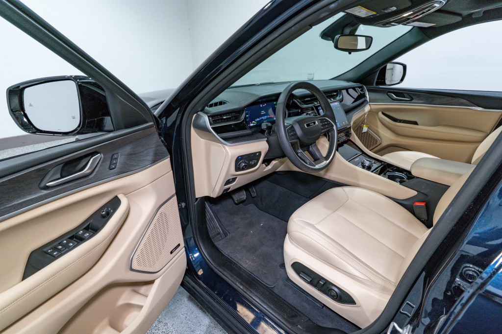 2023 Jeep Grand Cherokee Image 12