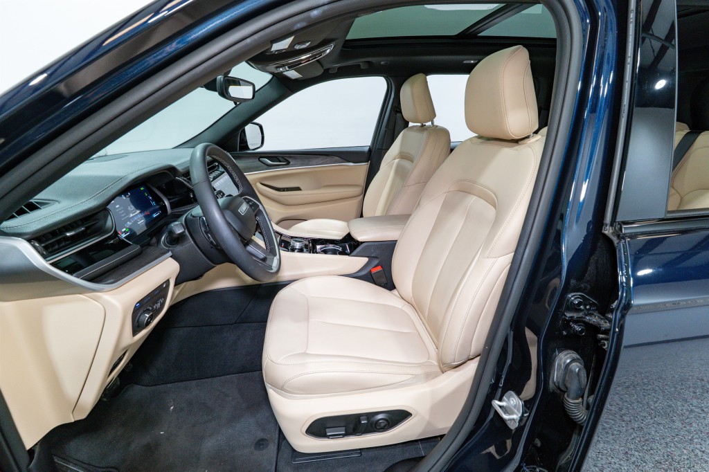 2023 Jeep Grand Cherokee Image 17