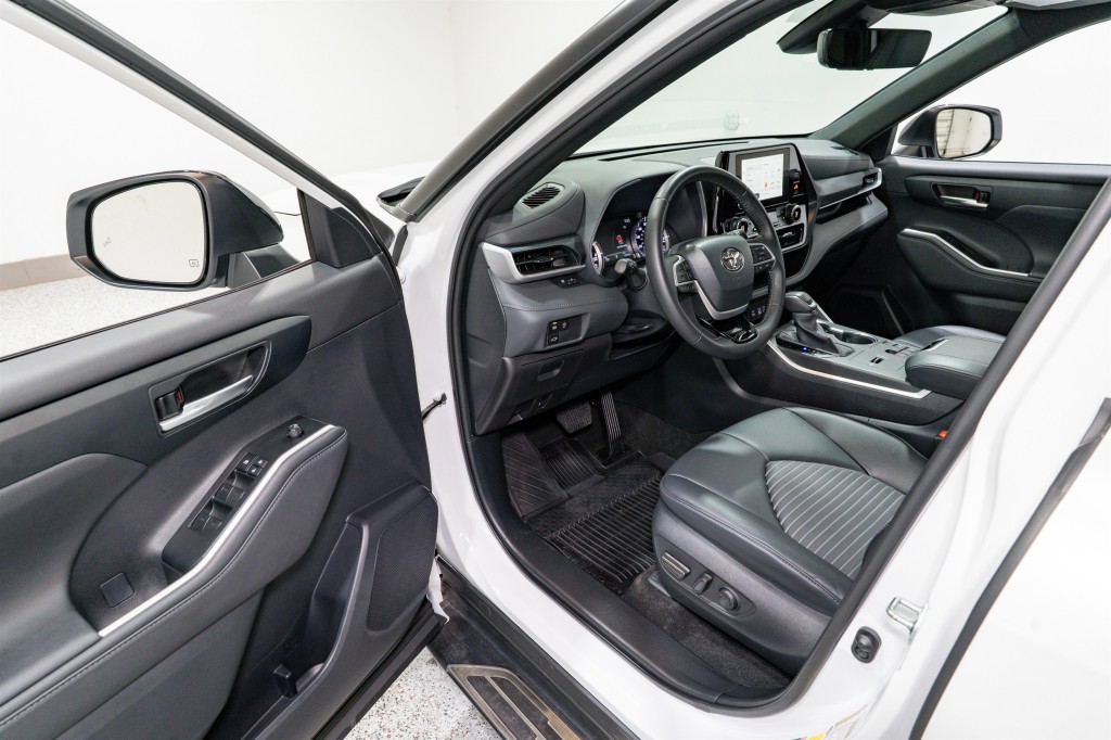 2023 Toyota Highlander Image 12