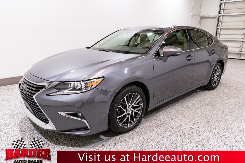 2017 Lexus ES Image 2