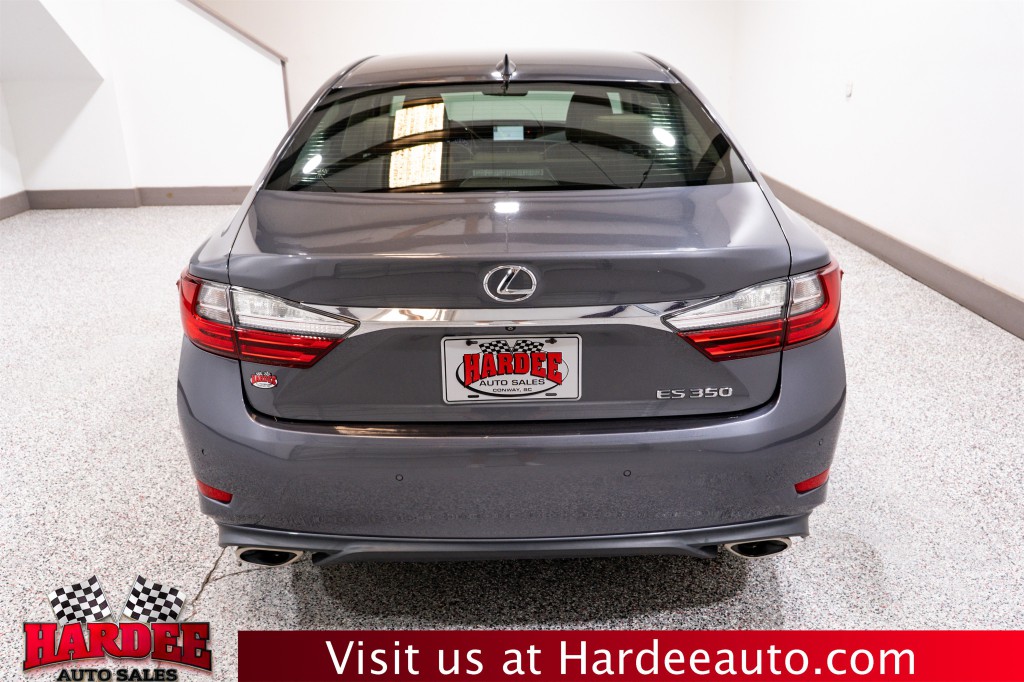 2017 Lexus ES Image 4