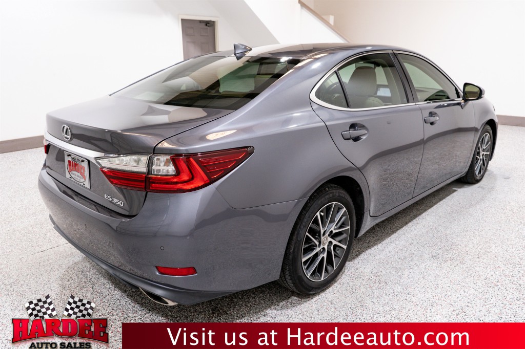 2017 Lexus ES Image 5