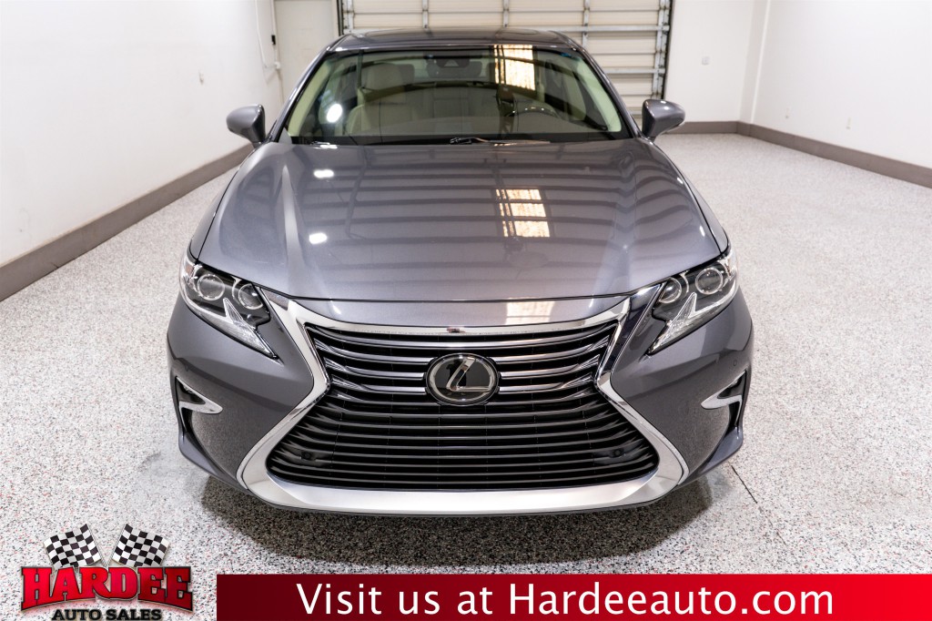 2017 Lexus ES Image 7