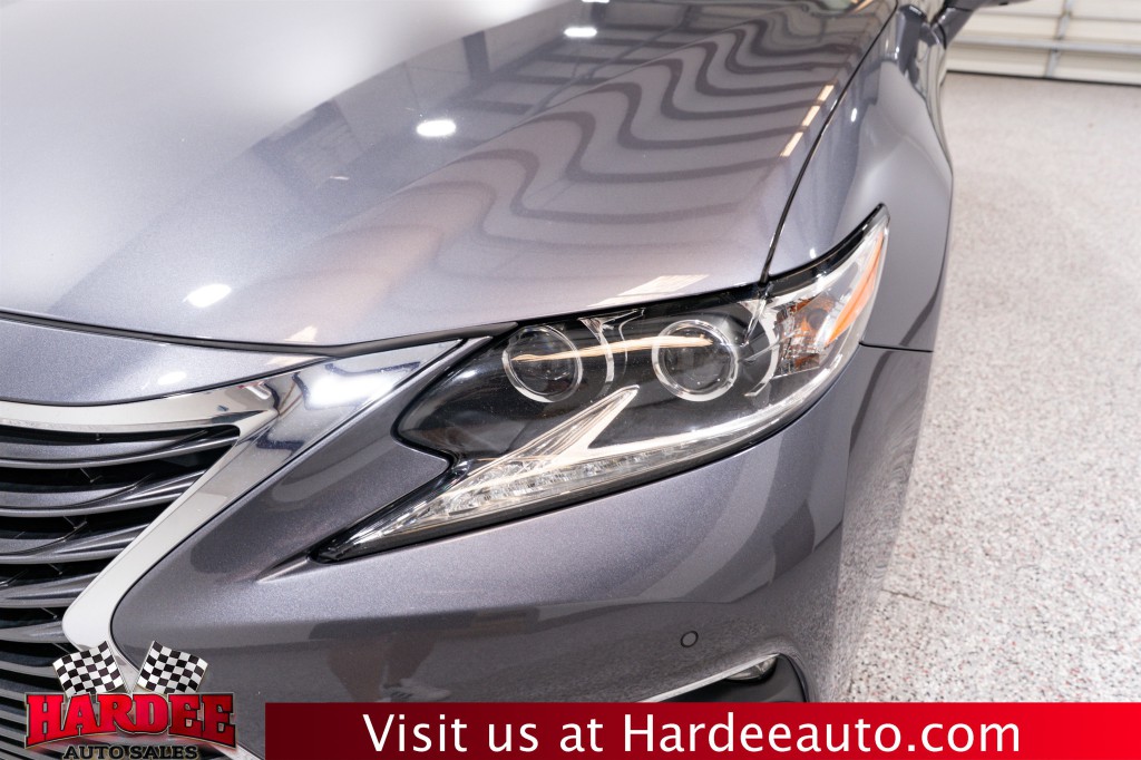2017 Lexus ES Image 8