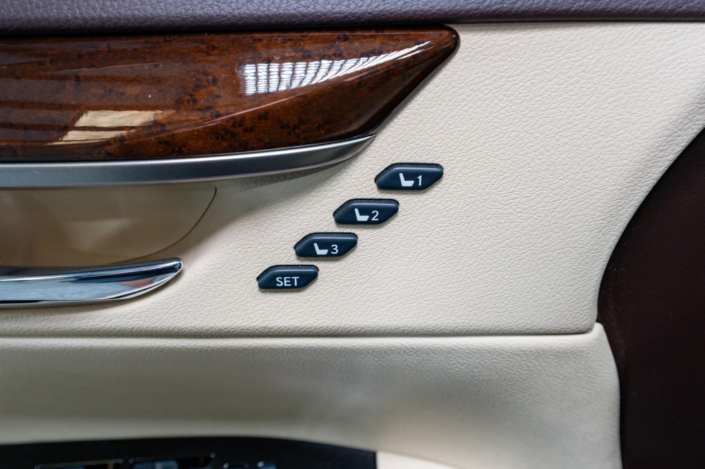 2017 Lexus ES Image 14