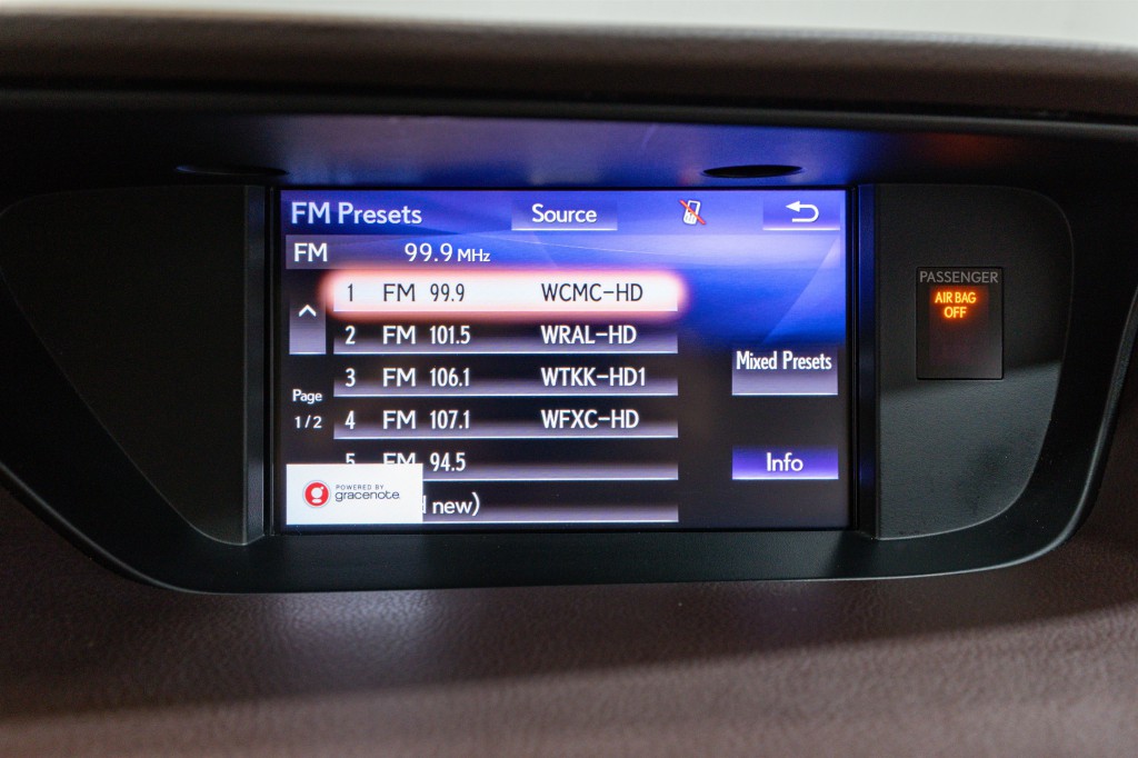 2017 Lexus ES Image 21