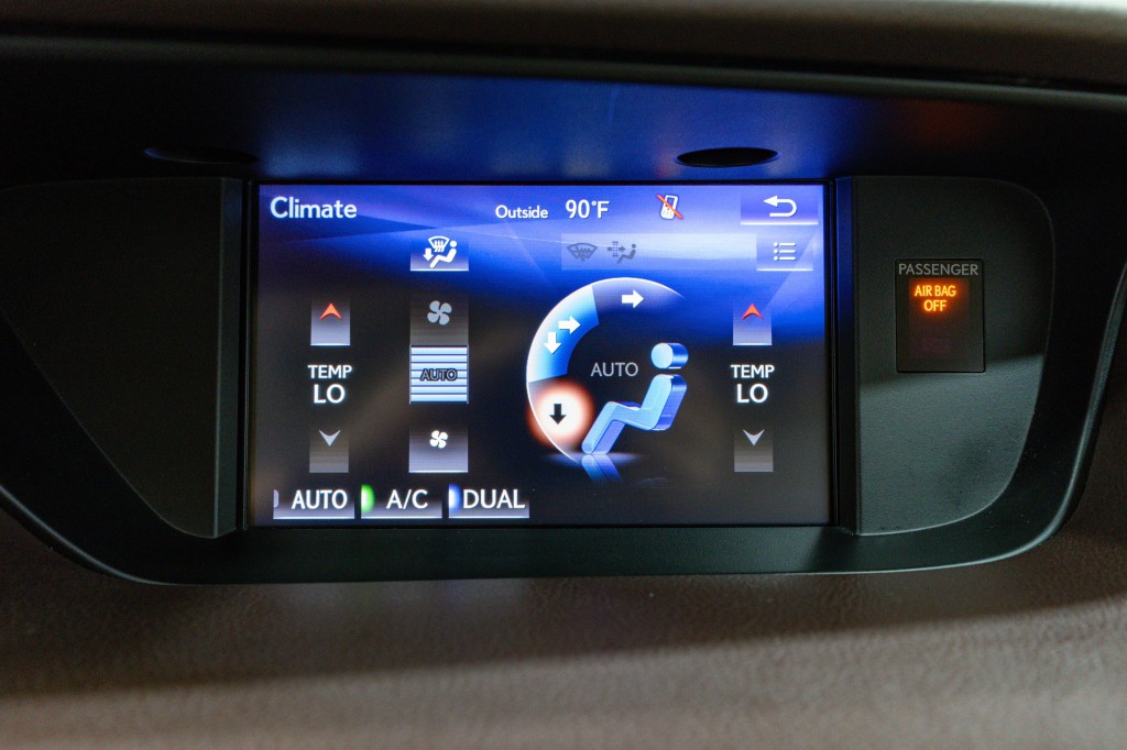 2017 Lexus ES Image 23