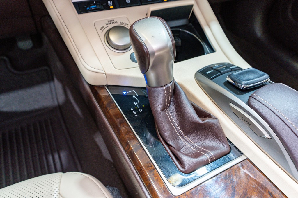 2017 Lexus ES Image 28