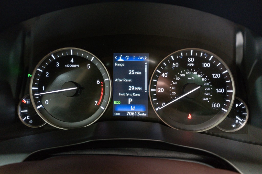 2017 Lexus ES Image 31