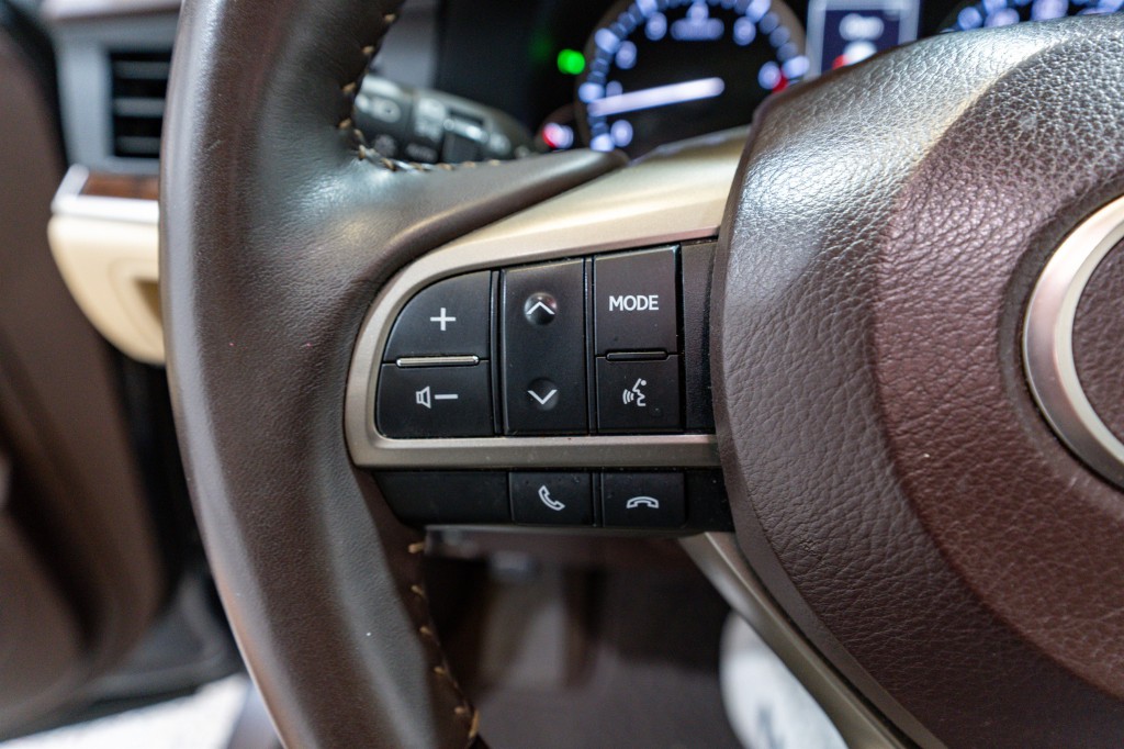 2017 Lexus ES Image 33