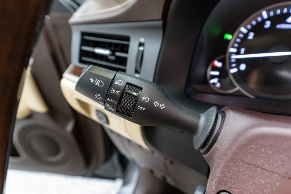2017 Lexus ES Image 36