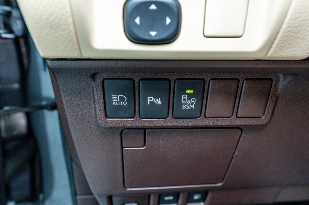 2017 Lexus ES Image 37