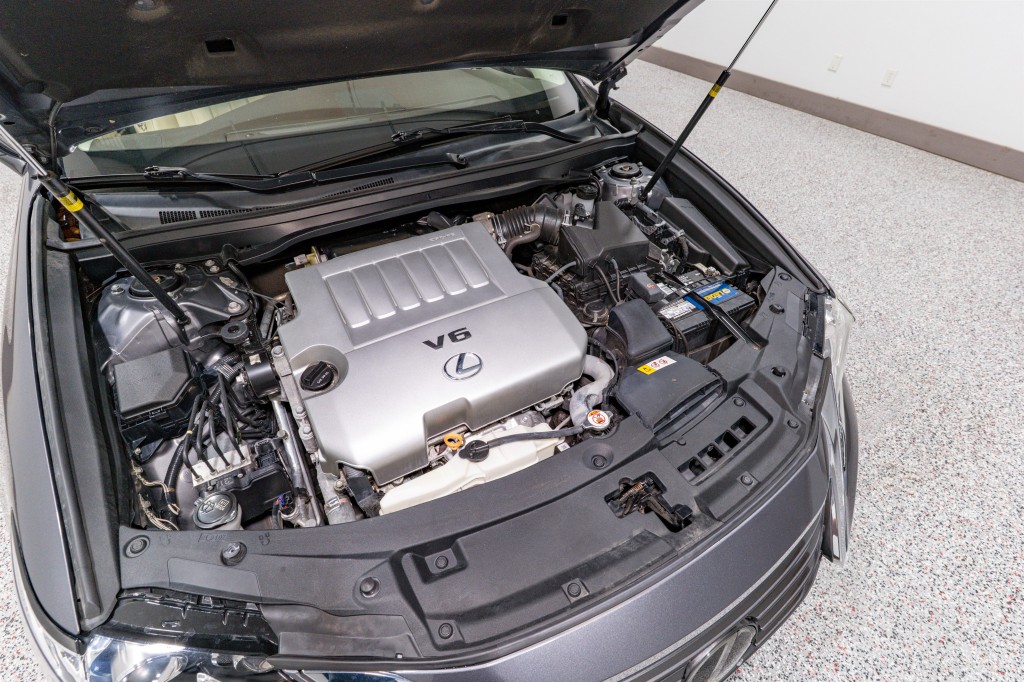 2017 Lexus ES Image 40