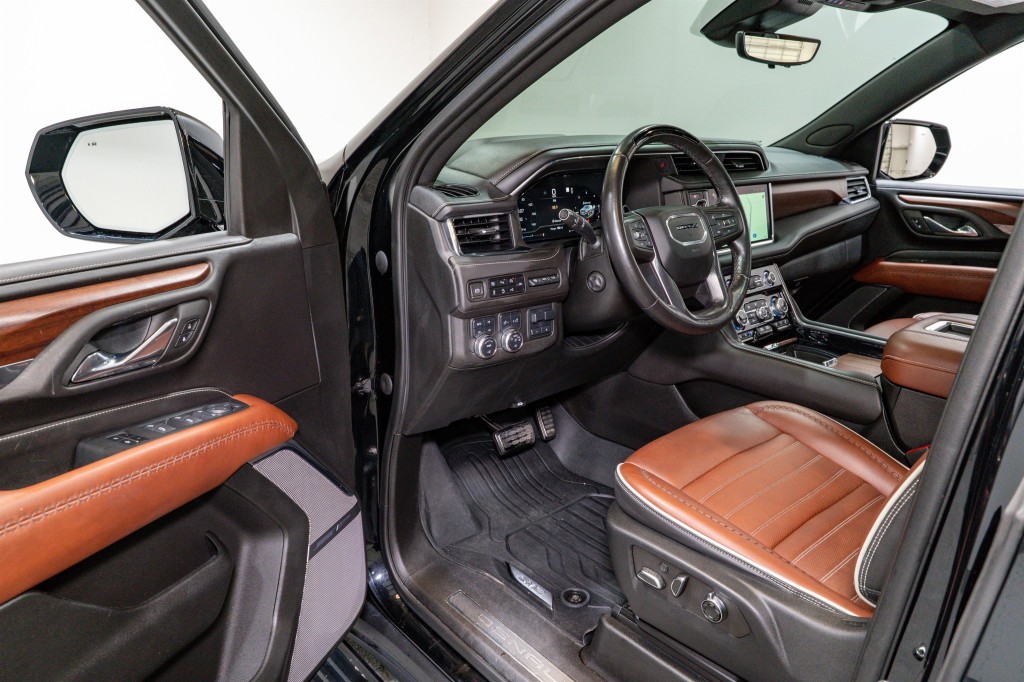 2023 GMC Yukon Image 13