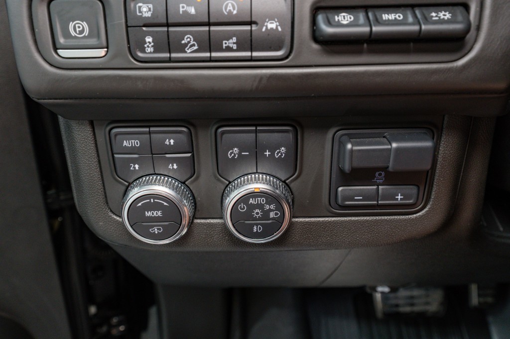 2023 GMC Yukon Image 35