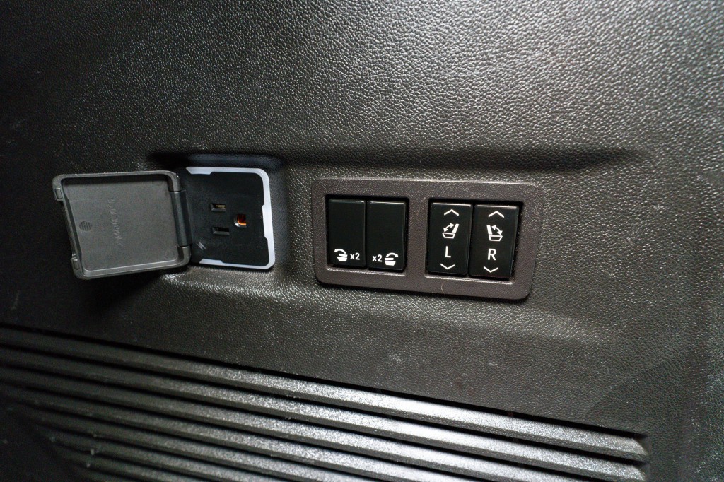 2023 GMC Yukon Image 40