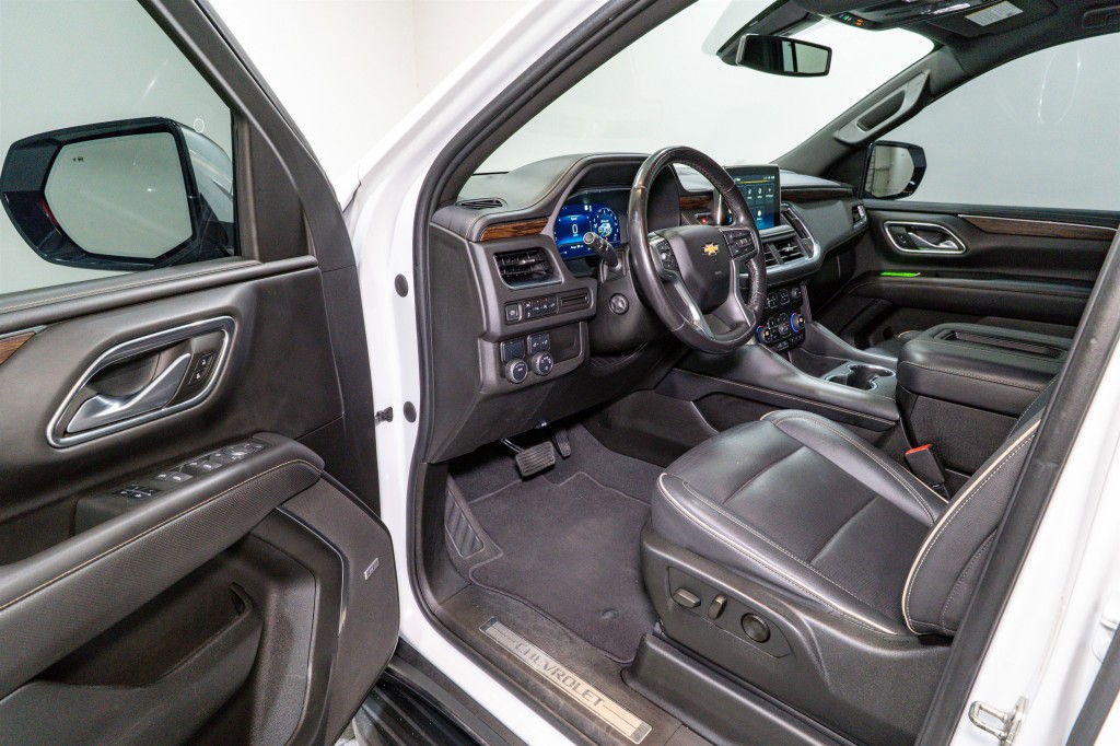 2022 Chevrolet Suburban Image 12