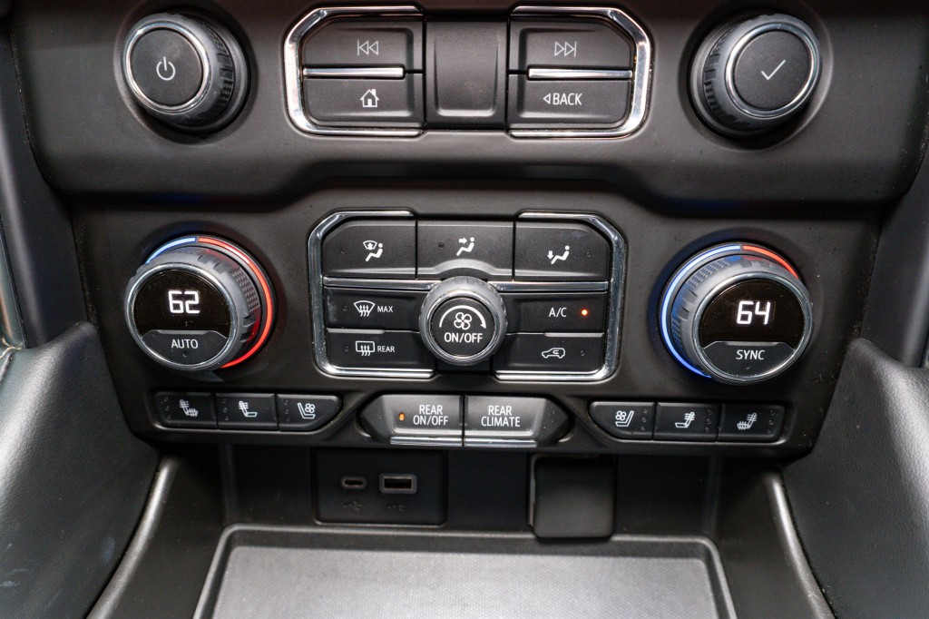 2022 Chevrolet Suburban Image 20