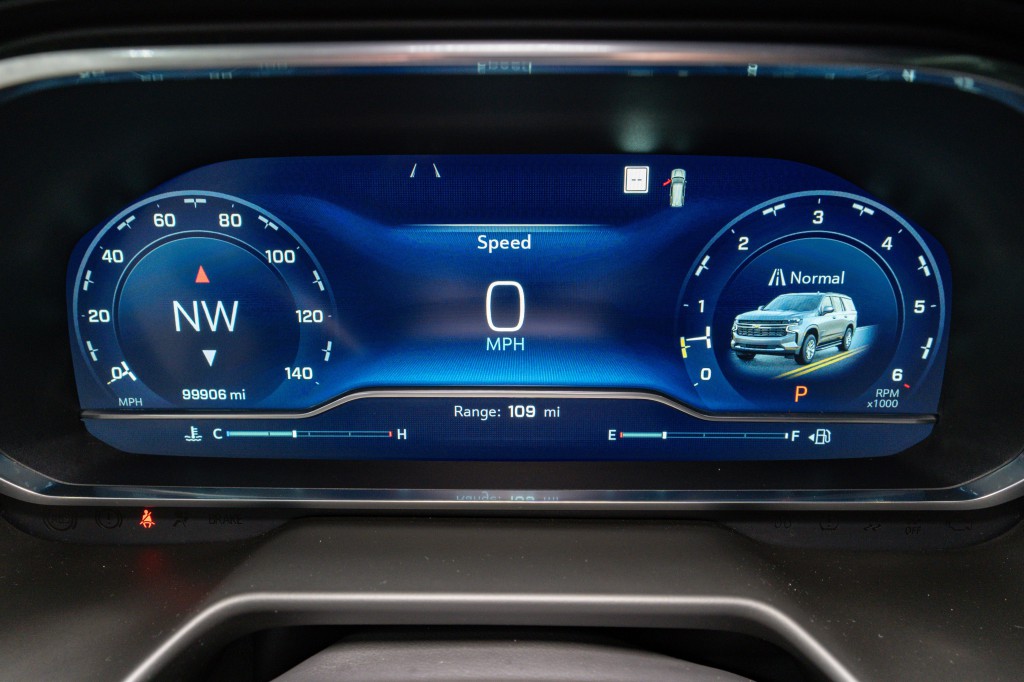 2022 Chevrolet Suburban Image 24