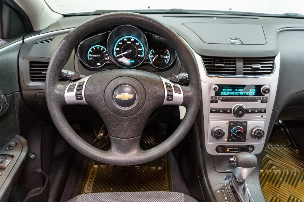 2010 Chevrolet Malibu Image 11