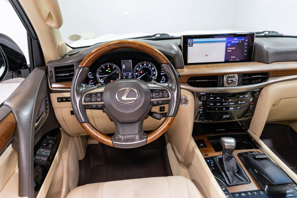 2017 Lexus LX Image 11