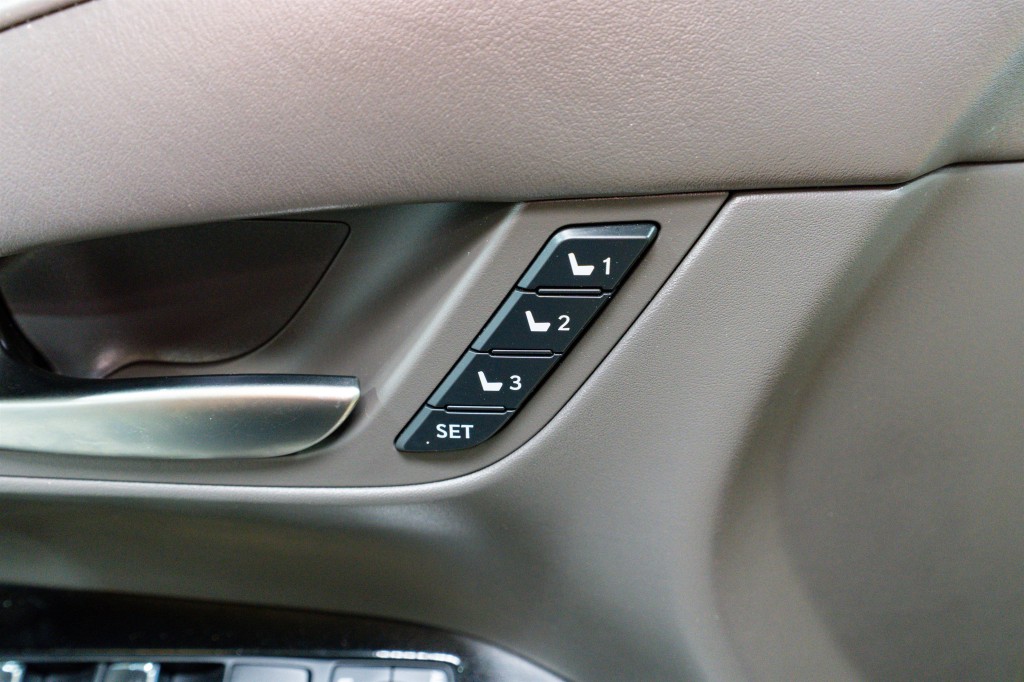 2017 Lexus LX Image 14