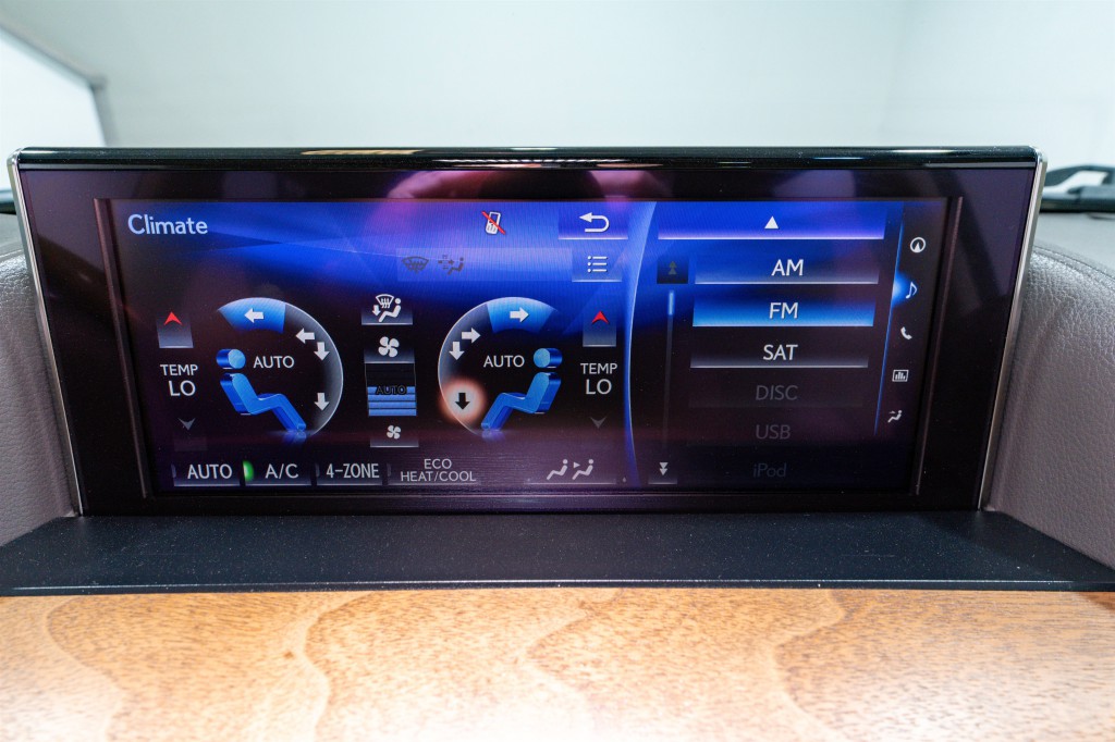2017 Lexus LX Image 22
