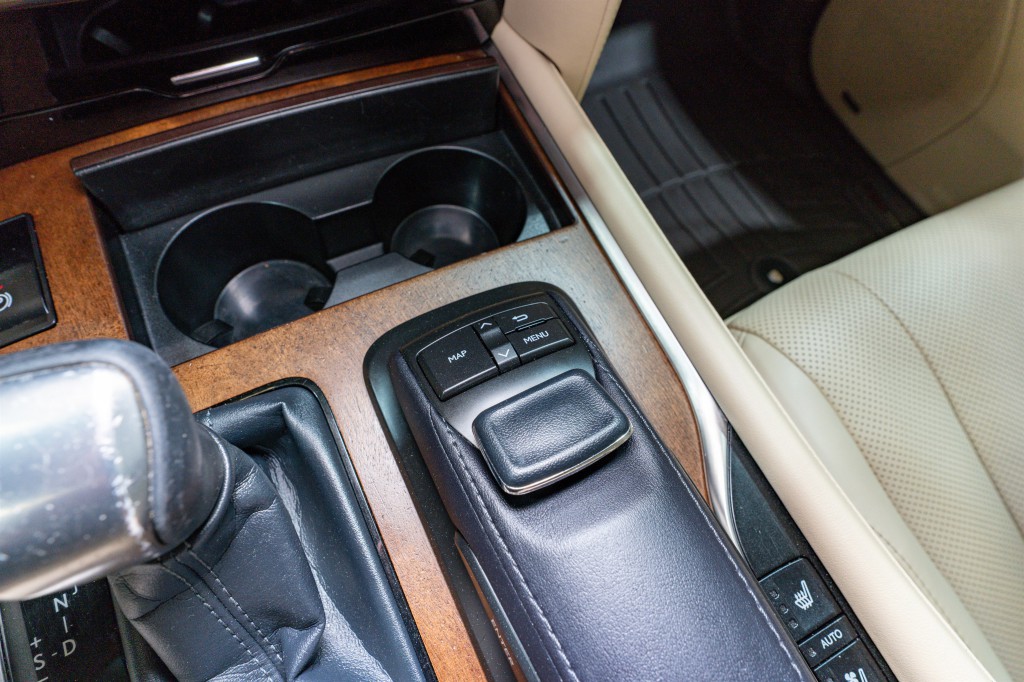 2017 Lexus LX Image 24