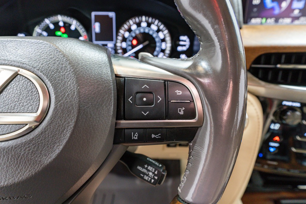 2017 Lexus LX Image 30