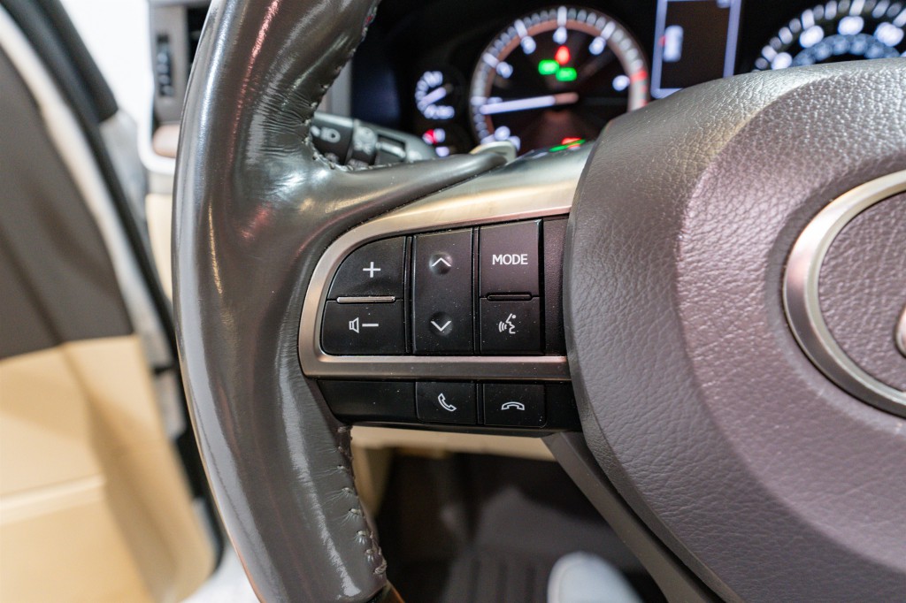 2017 Lexus LX Image 31