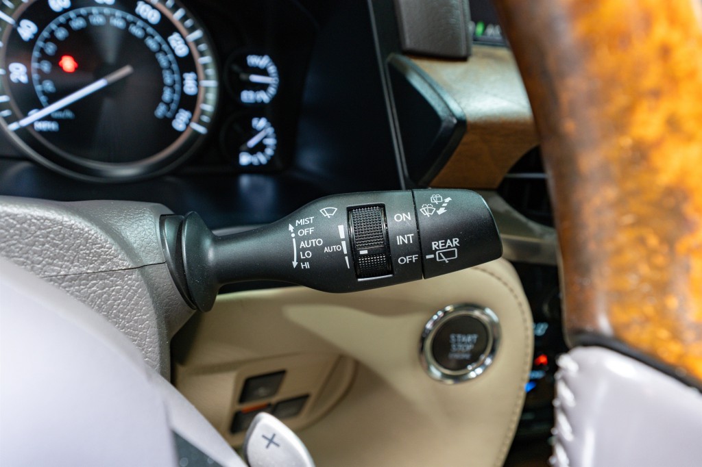 2017 Lexus LX Image 33