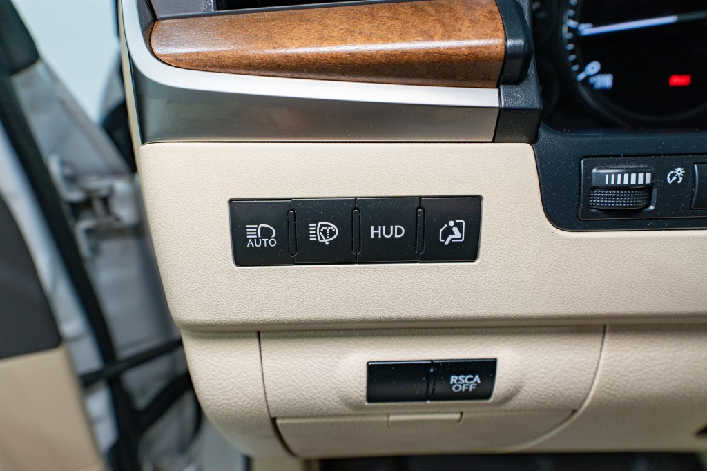 2017 Lexus LX Image 35