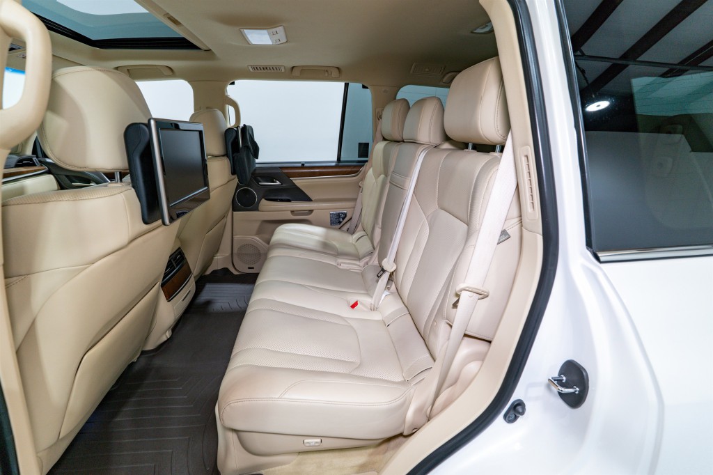 2017 Lexus LX Image 36