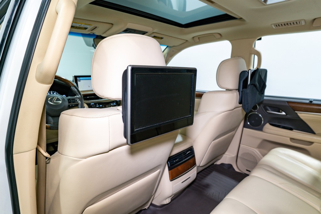 2017 Lexus LX Image 37