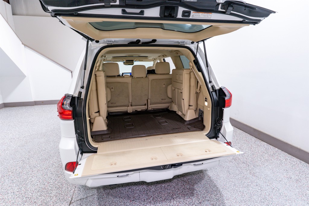 2017 Lexus LX Image 39