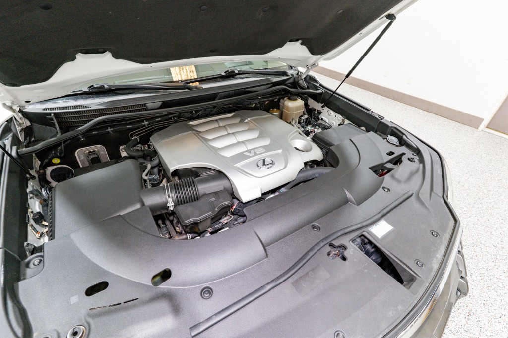 2017 Lexus LX Image 40