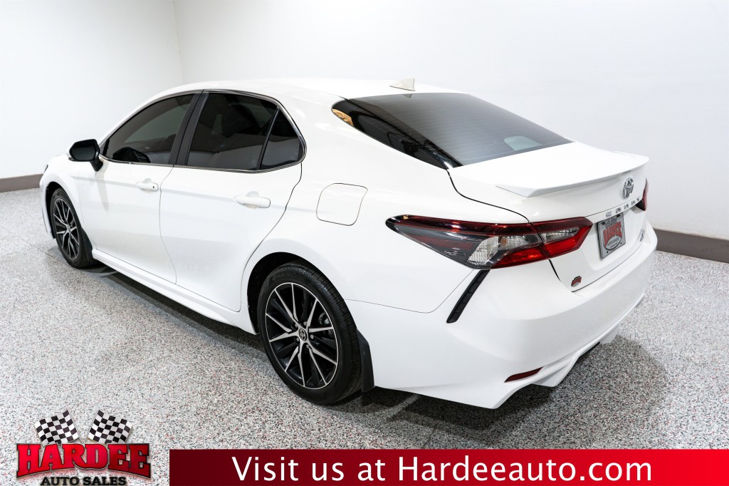 2023 Toyota Camry Image 3