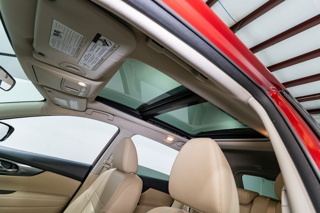 2016 Nissan Rogue Image 16