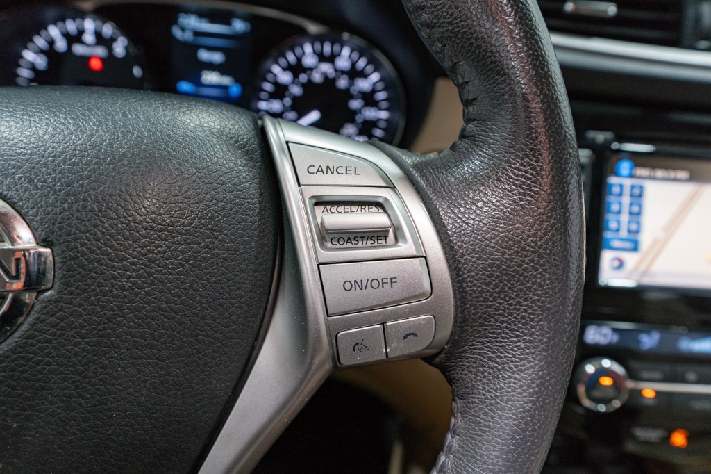 2016 Nissan Rogue Image 25