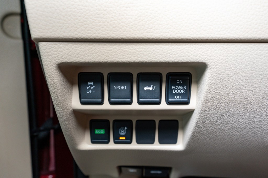 2016 Nissan Rogue Image 30