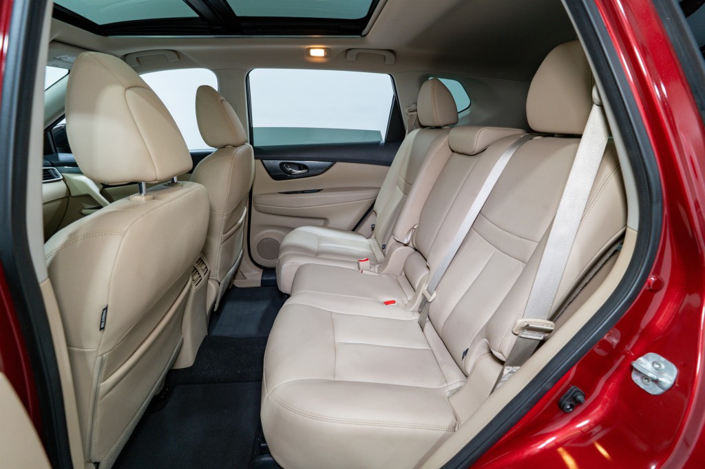 2016 Nissan Rogue Image 32